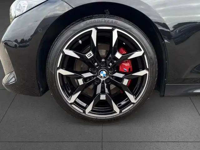 BMW 3 Series view 6