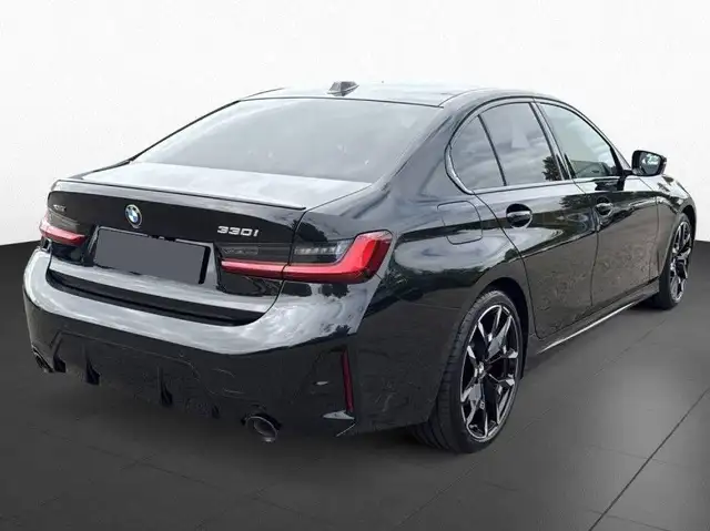 BMW 3 Series view 14
