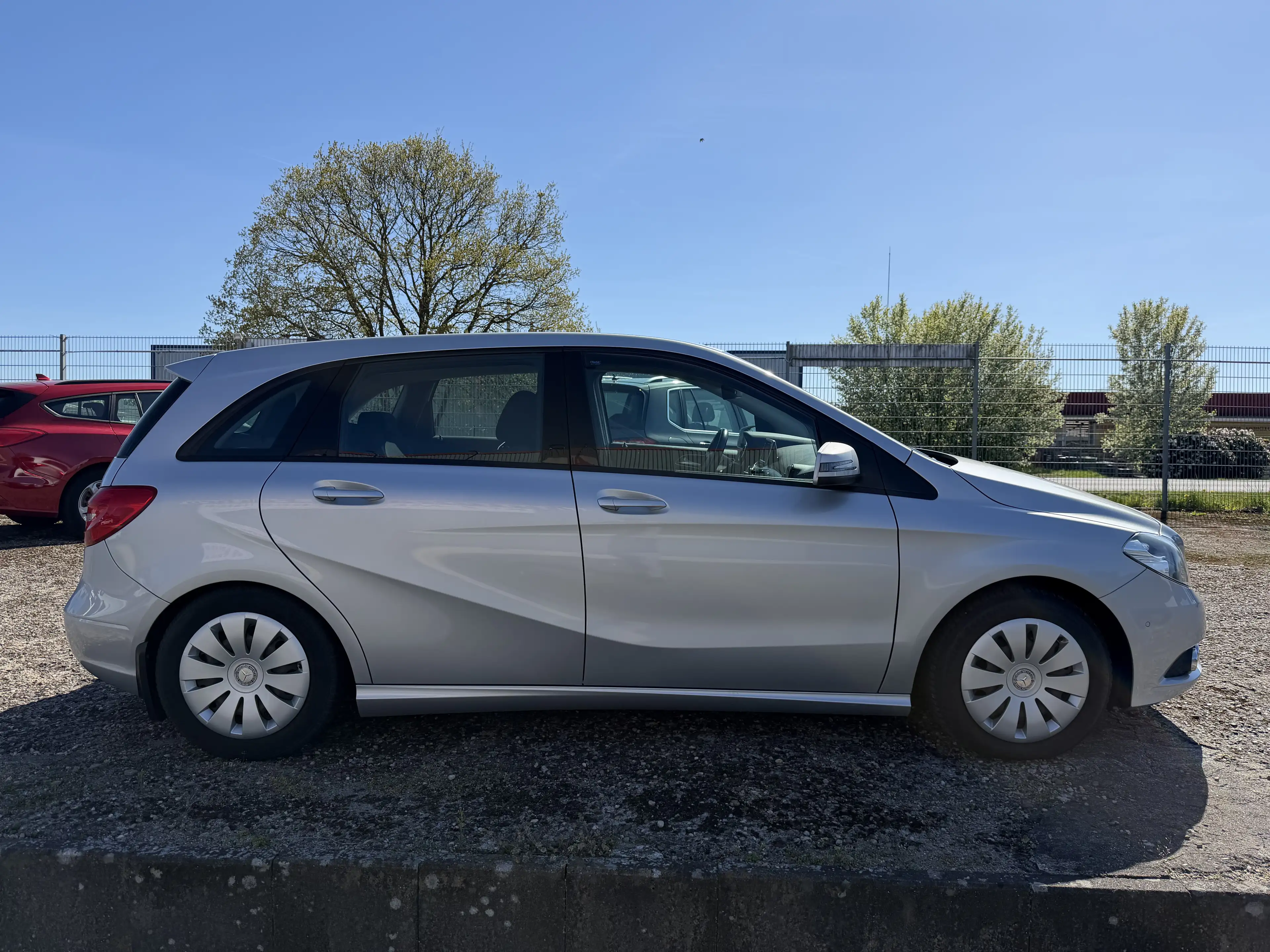 Mercedes-Benz B 220 d **Automatik, Sitzheizung, Navi** — photo 4