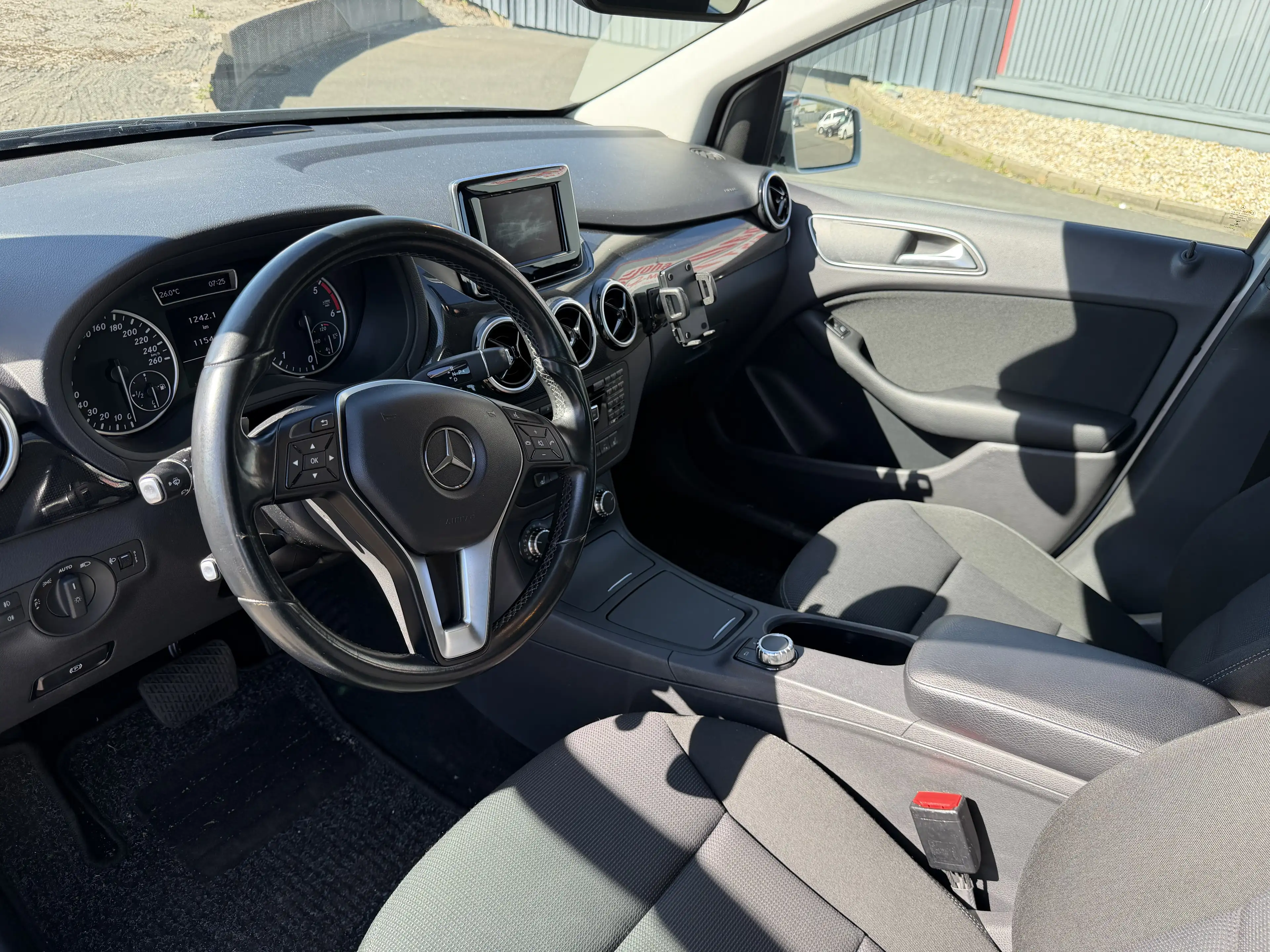 Mercedes-Benz B 220 d **Automatik, Sitzheizung, Navi** — photo 9