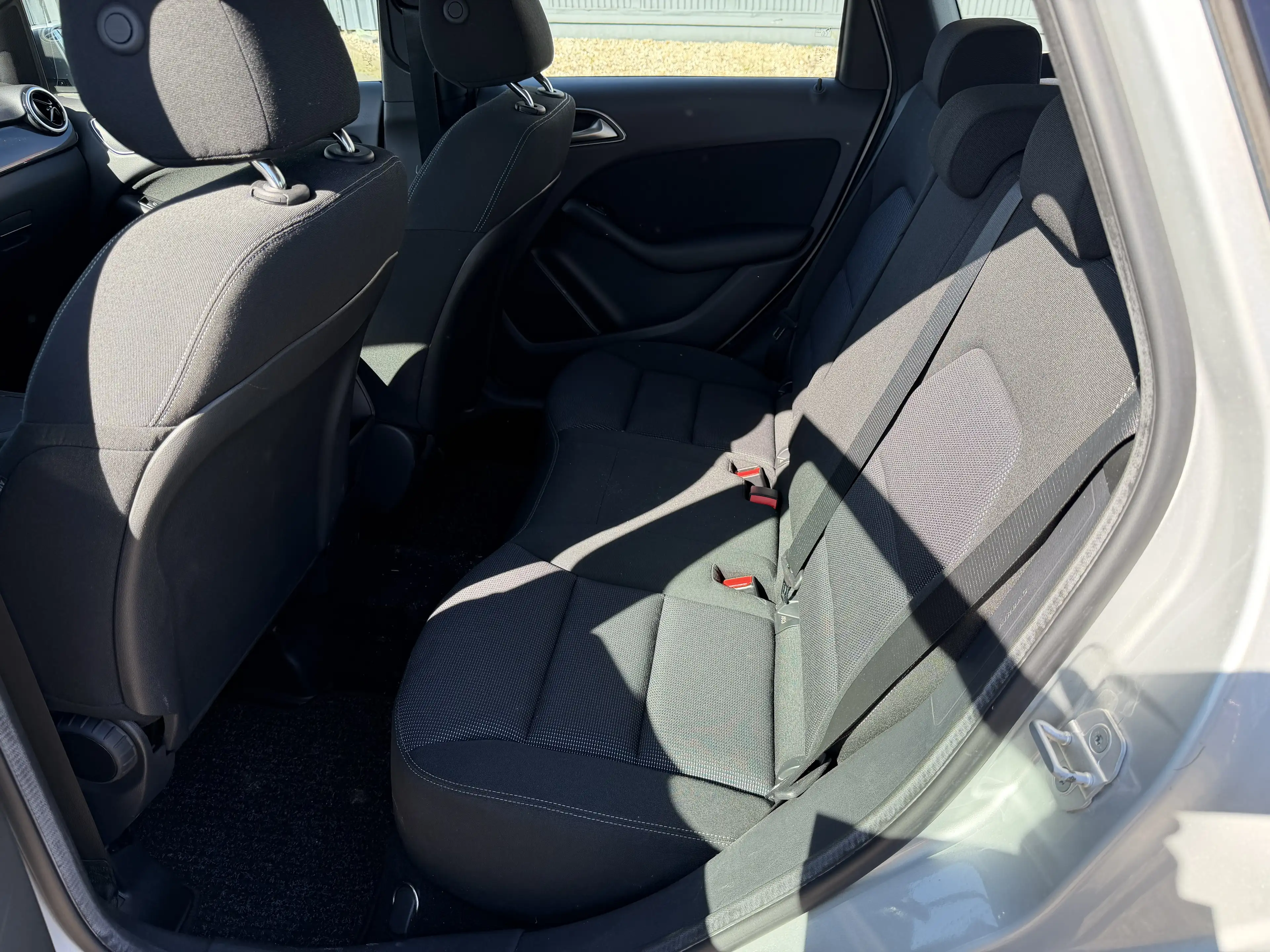 Mercedes-Benz B 220 d **Automatik, Sitzheizung, Navi** — photo 14