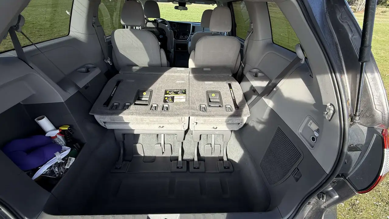 Toyota Sienna снимка Toyota Sienna