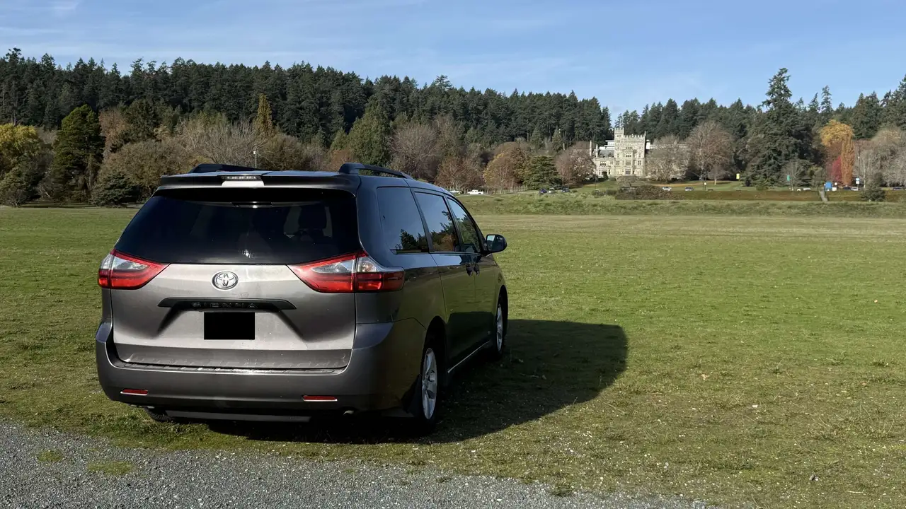 Toyota Sienna снимка Toyota Sienna