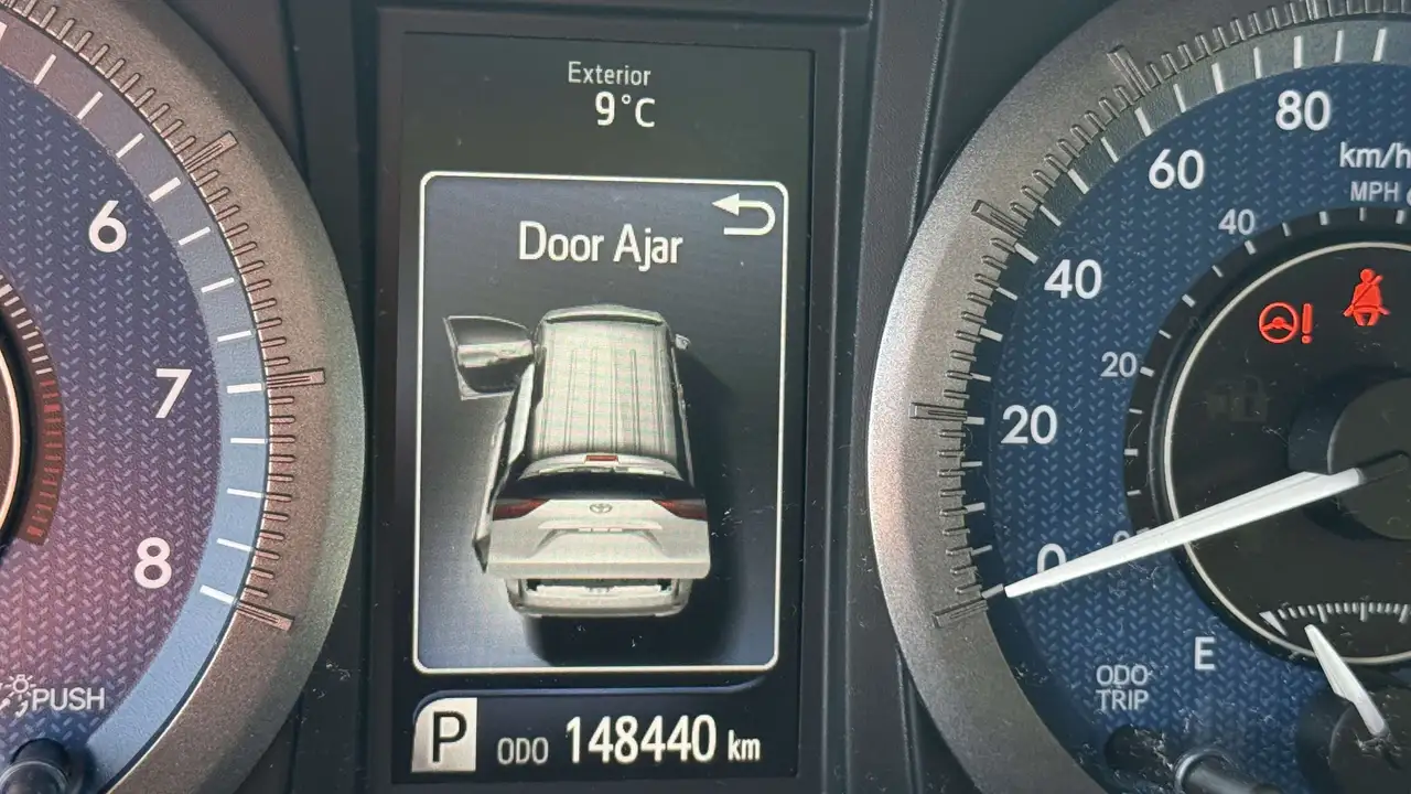 Toyota Sienna снимка Toyota Sienna