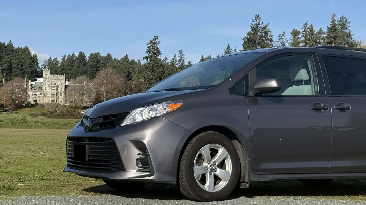 Toyota Sienna снимка Toyota Sienna