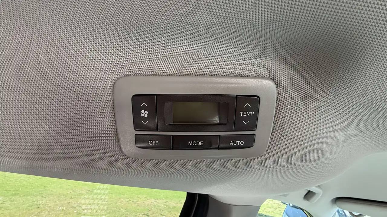 Toyota Sienna снимка Toyota Sienna