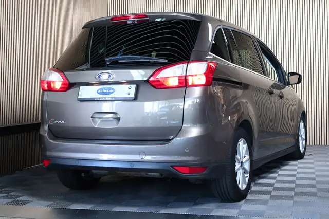 Ford C-Max view 3