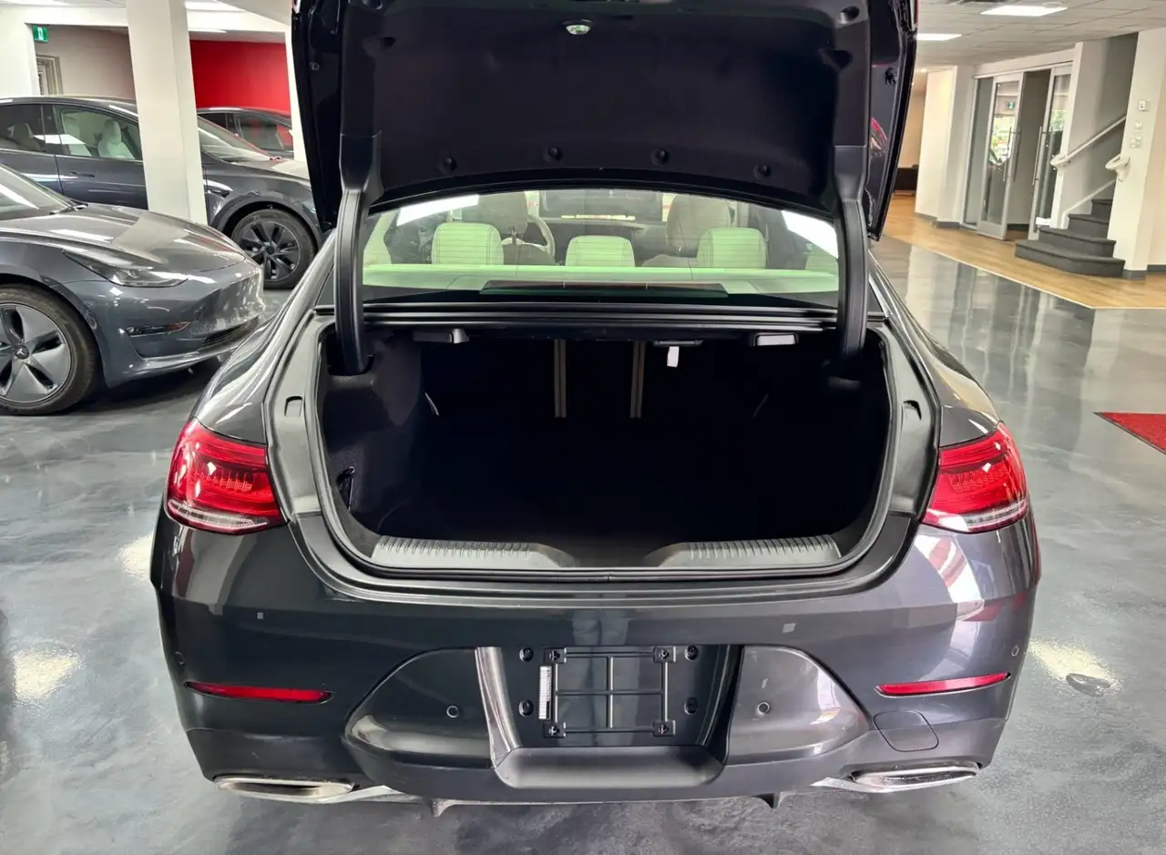 Mercedes-Benz CLS снимка Mercedes-Benz CLS