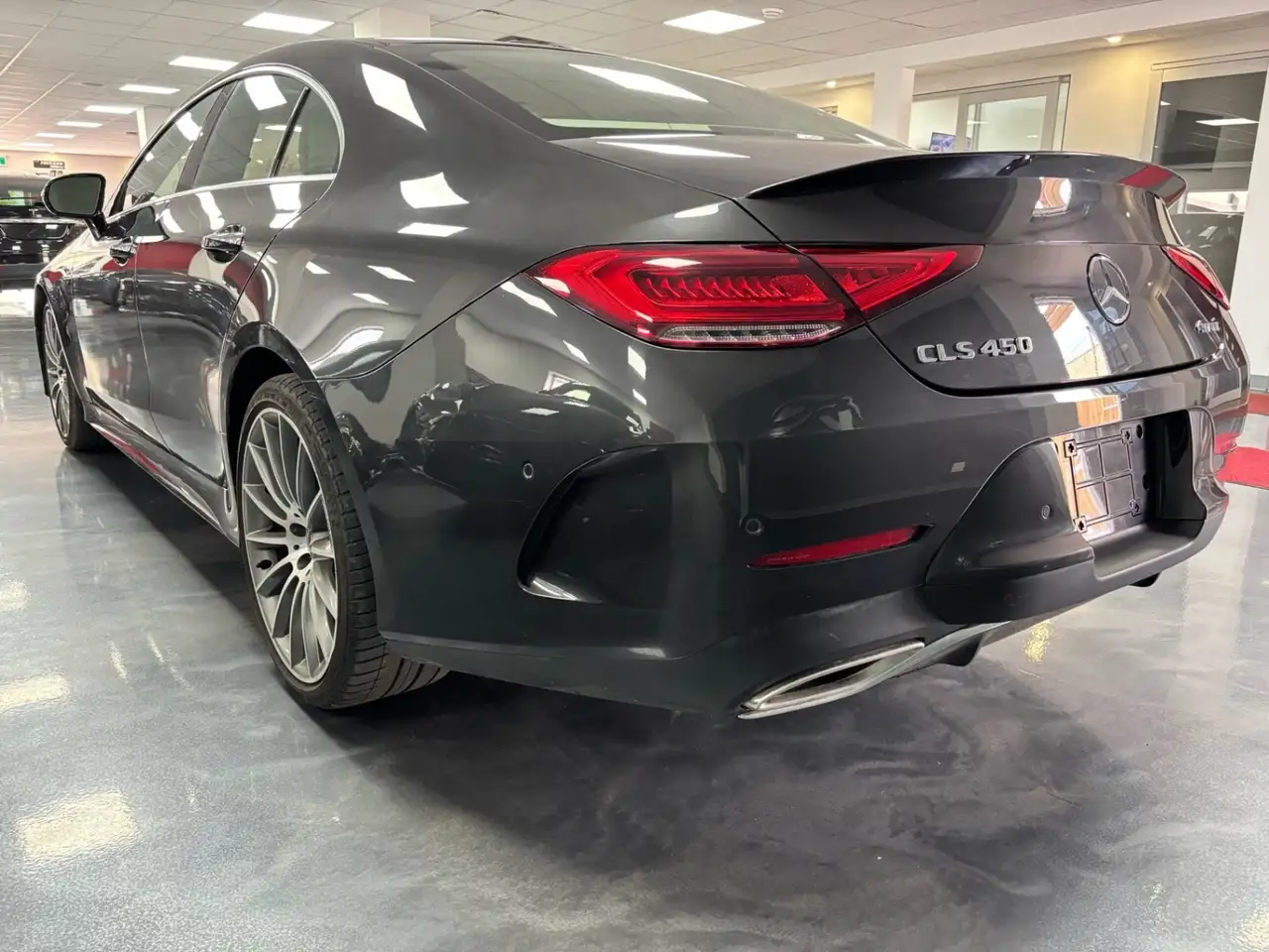 Mercedes-Benz CLS снимка Mercedes-Benz CLS