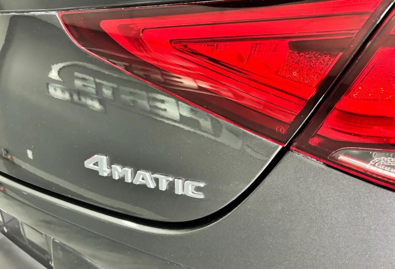 Mercedes-Benz CLS снимка Mercedes-Benz CLS