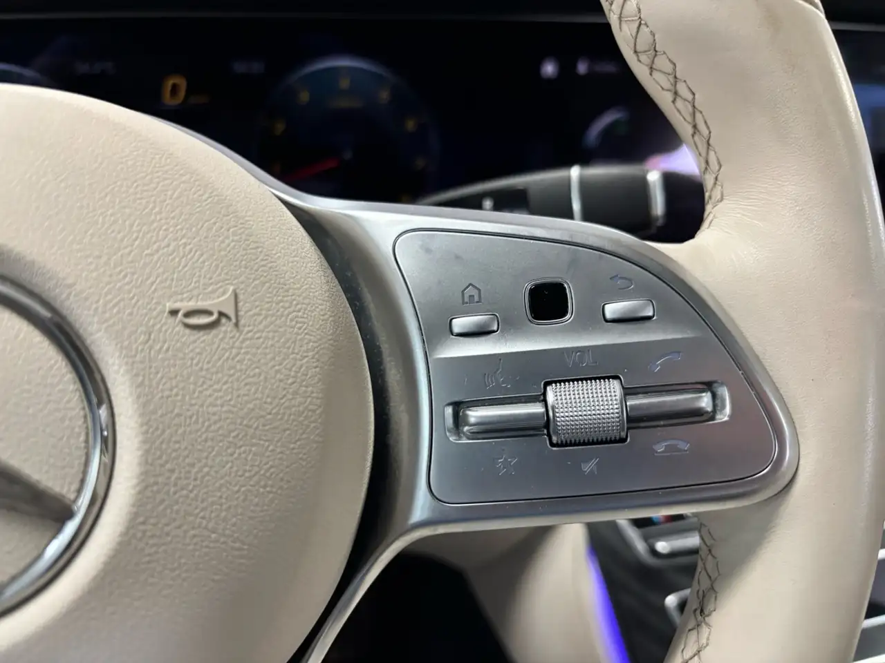 Mercedes-Benz CLS снимка Mercedes-Benz CLS