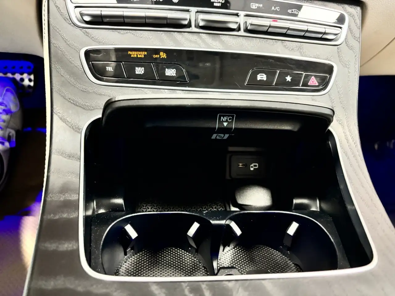 Mercedes-Benz CLS снимка Mercedes-Benz CLS