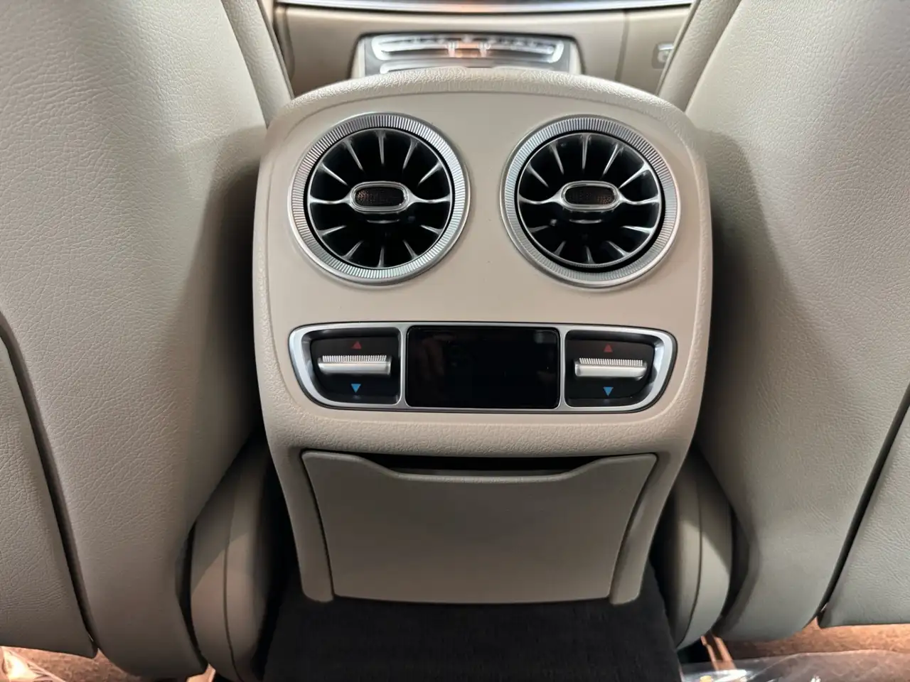 Mercedes-Benz CLS снимка Mercedes-Benz CLS
