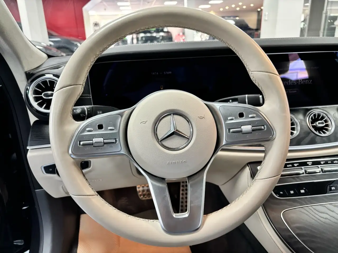 Mercedes-Benz CLS снимка Mercedes-Benz CLS