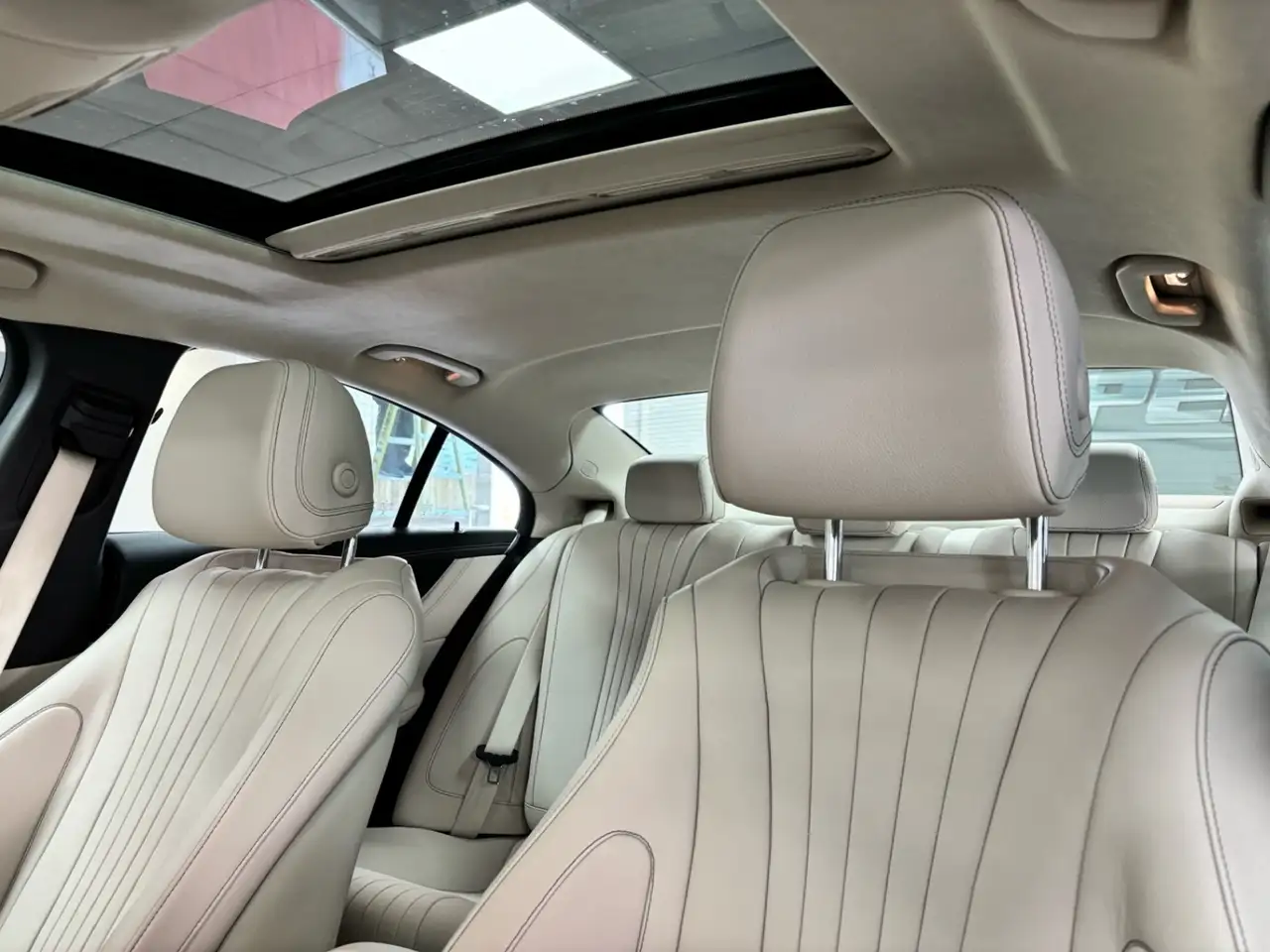 Mercedes-Benz CLS снимка Mercedes-Benz CLS