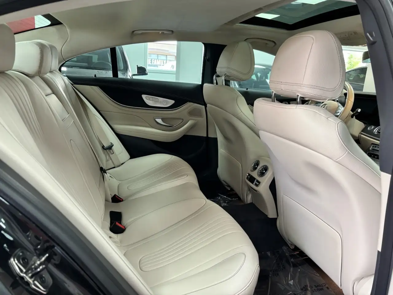 Mercedes-Benz CLS снимка Mercedes-Benz CLS
