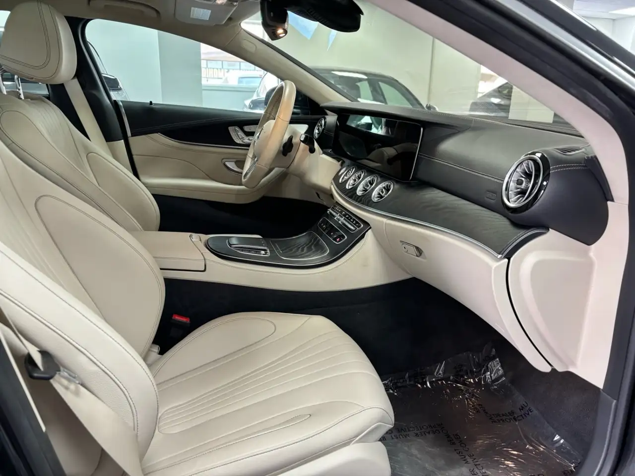 Mercedes-Benz CLS снимка Mercedes-Benz CLS