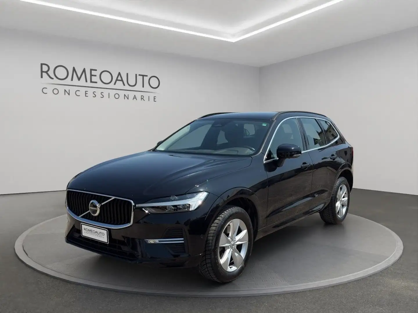 Volvo XC60 B4 (d) AWD Geartronic Momentum Pro Nero - 2