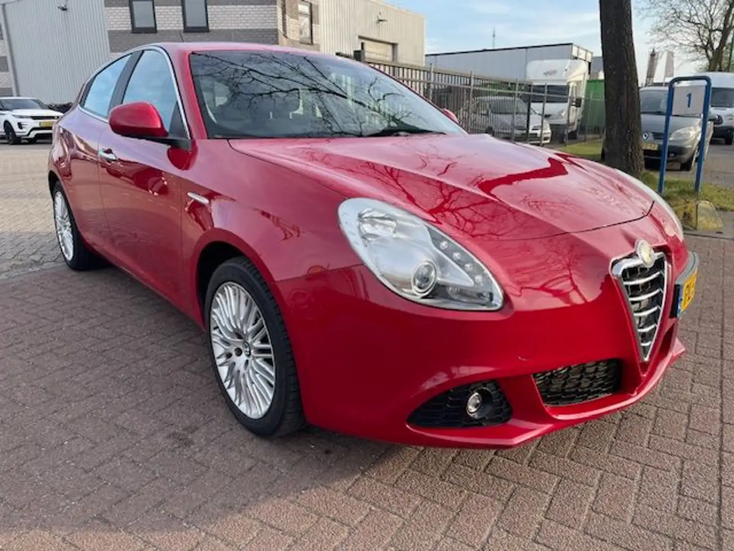 Alfa Romeo Giulietta 1.6 JTDm Progression Airco/ECC,Cruisecontrol Rood - 1