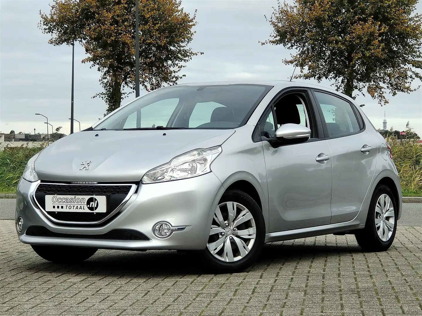 Peugeot 208 1.2 VTi Active | Navi | Trekhaak | Climate | Cruis Gris - 1