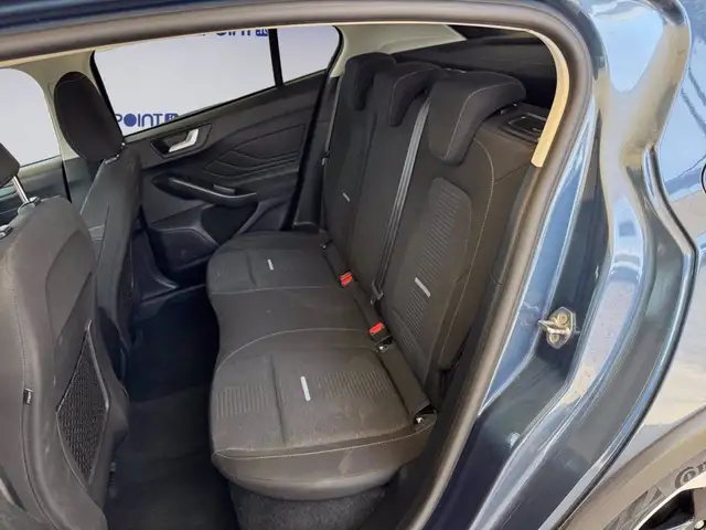 Ford Focus view 14