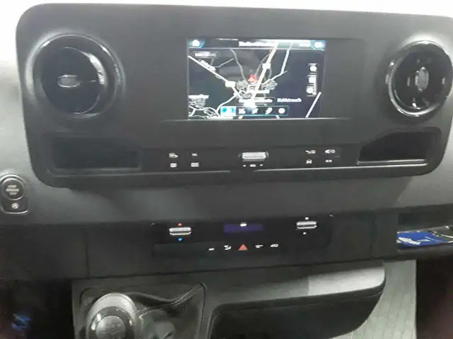 Mercedes-Benz Sprinter view 15