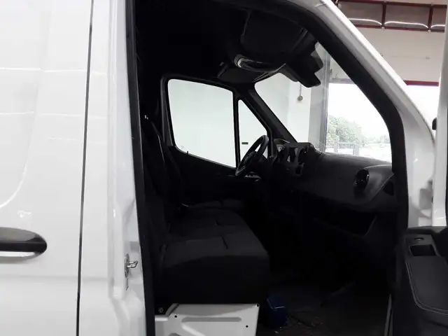 Mercedes-Benz Sprinter view 11