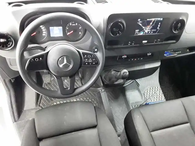 Mercedes-Benz Sprinter view 14
