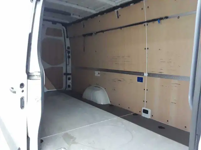 Mercedes-Benz Sprinter view 9