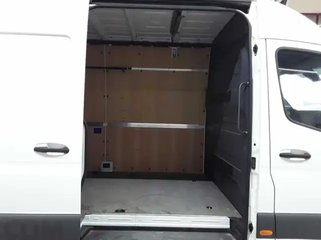 Mercedes-Benz Sprinter view 8