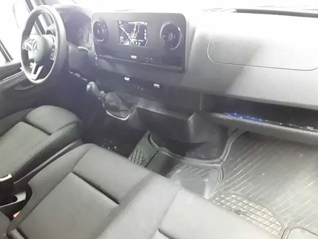 Mercedes-Benz Sprinter view 12