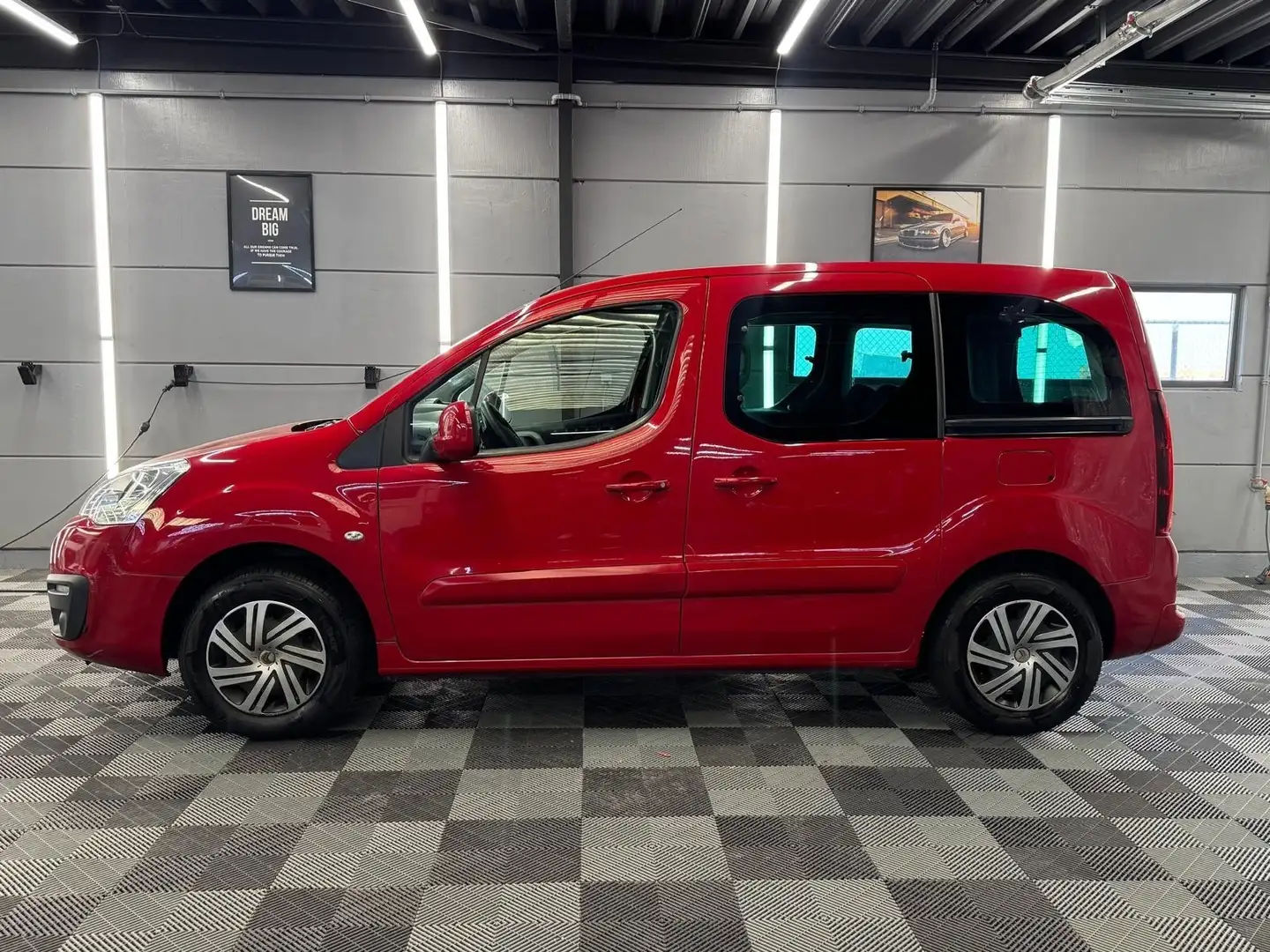 Citroen Berlingo Multispace benzine bj. 2017 150000km Euro 6 Rood - 2