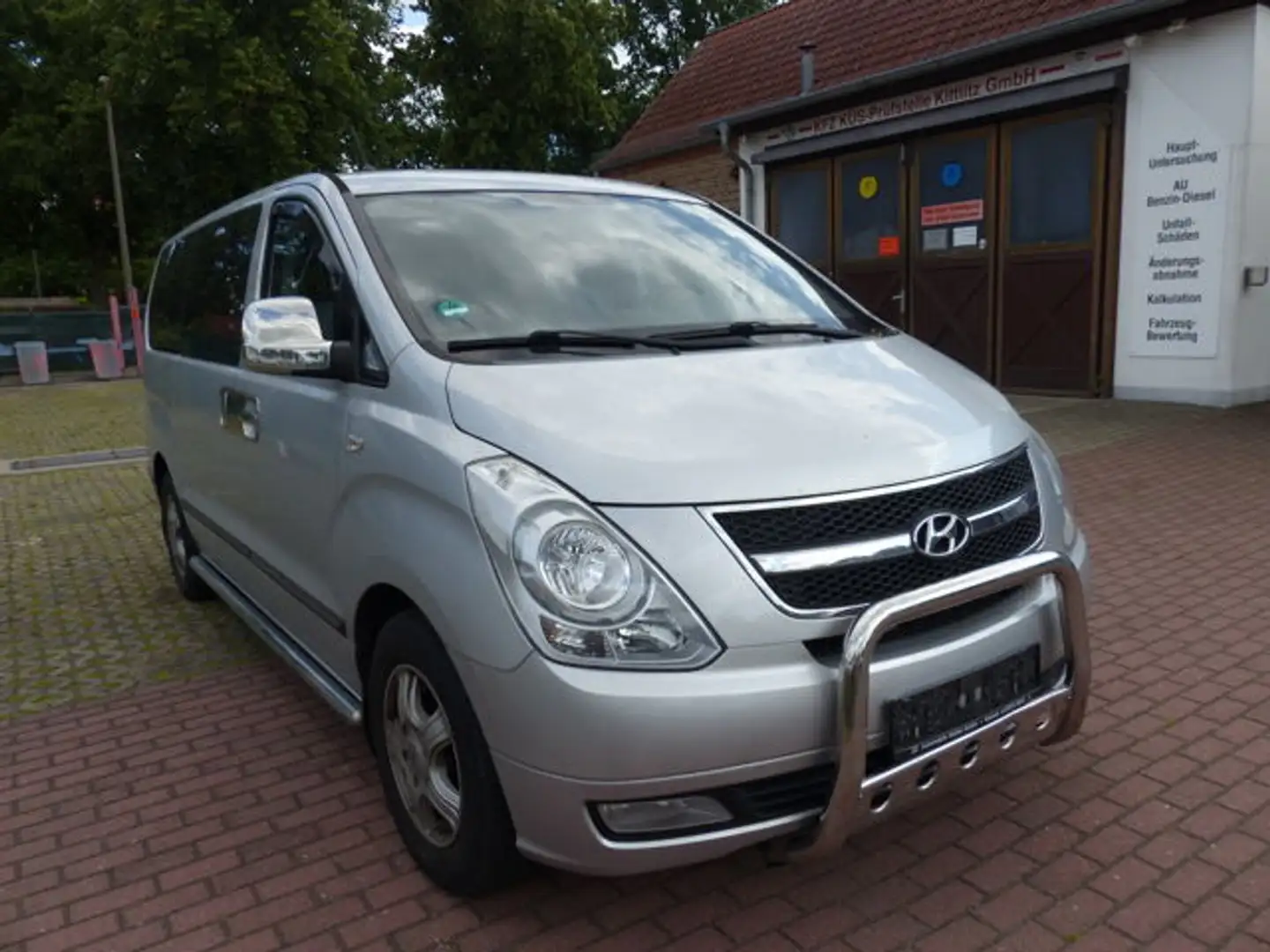 Hyundai H-1 2.5  AHK , 8-Sitze Silber - 2