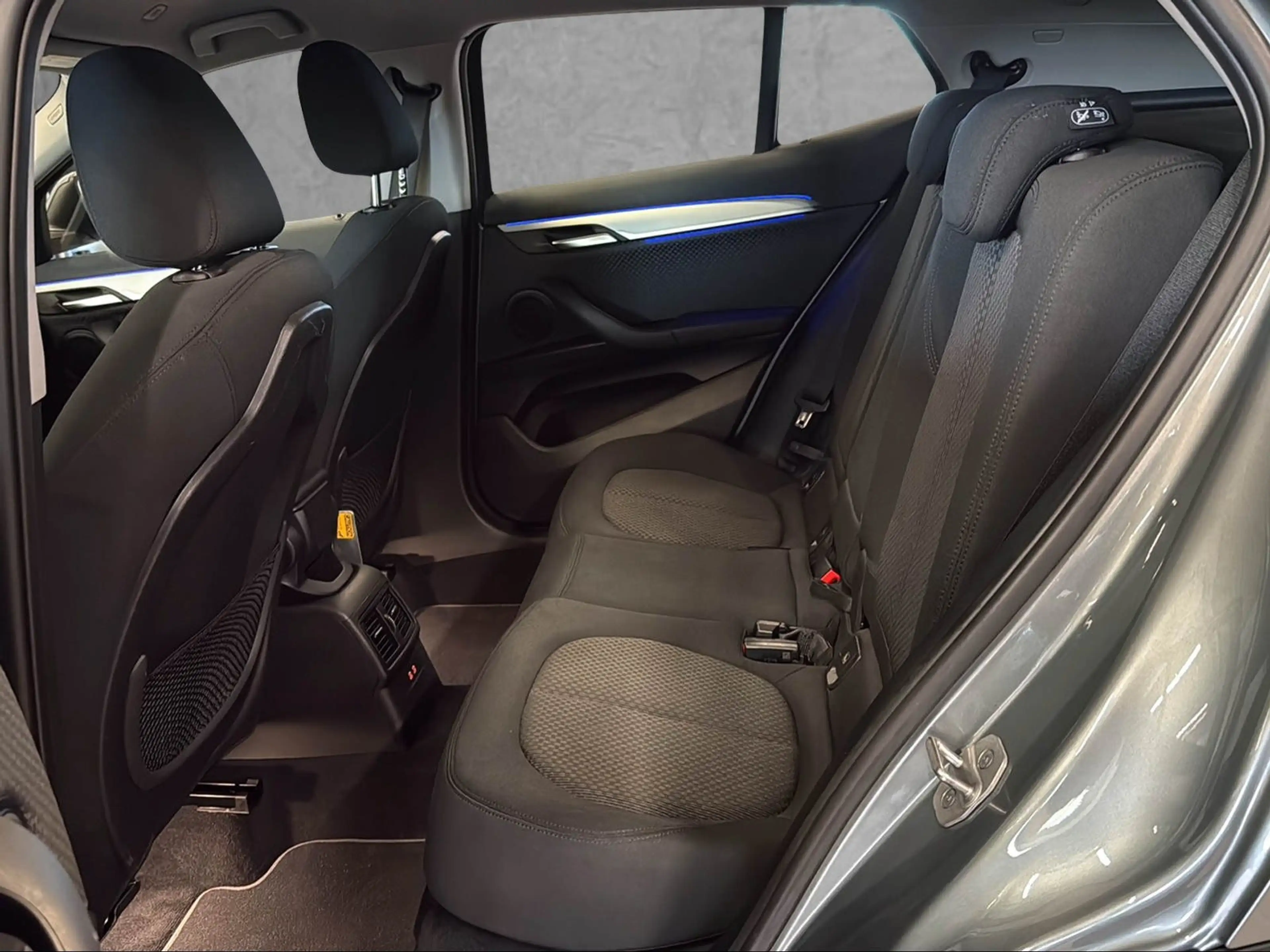 BMW X2 sDrive18d Advantage — photo 10