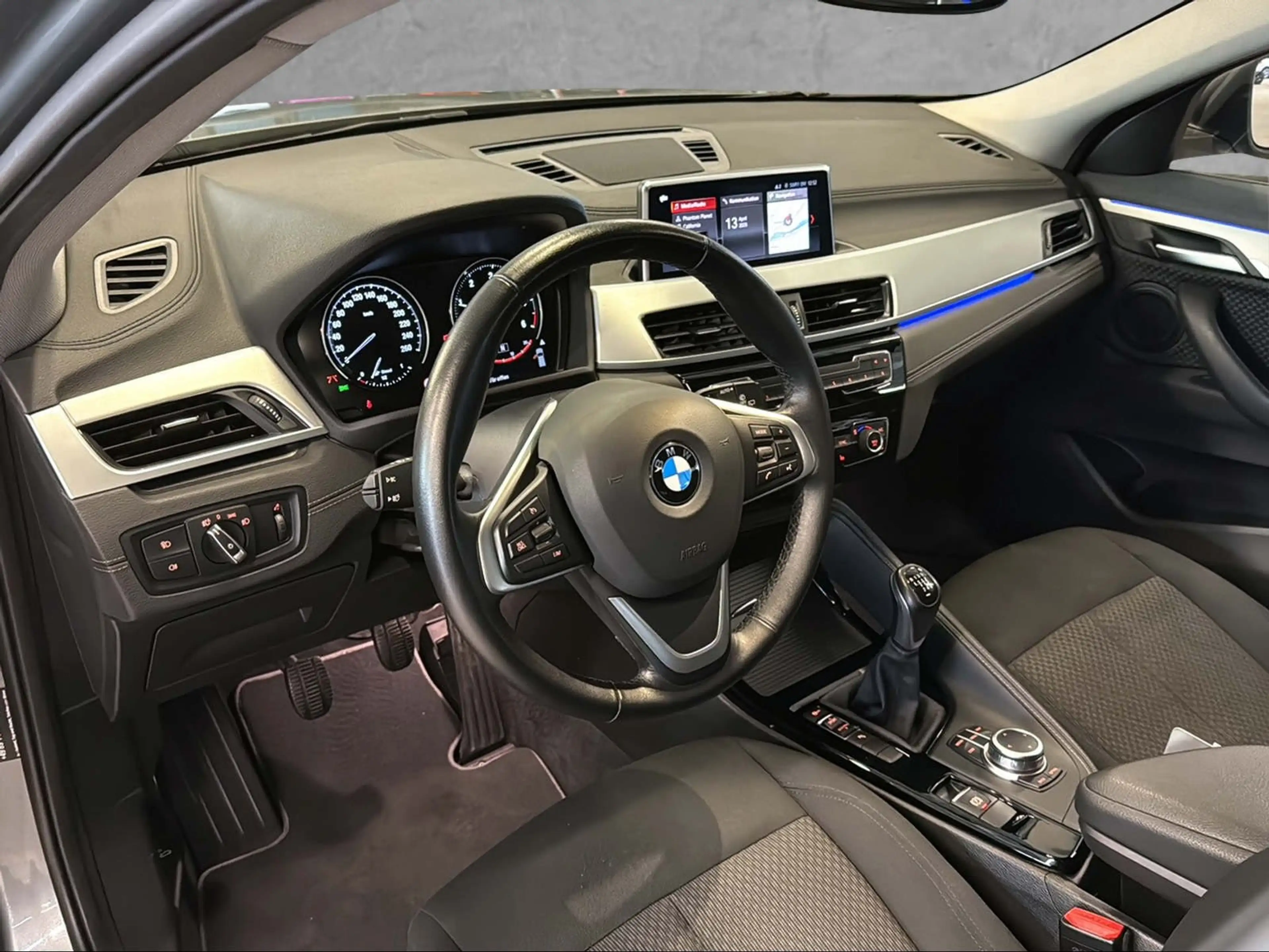 BMW X2 sDrive18d Advantage — photo 8
