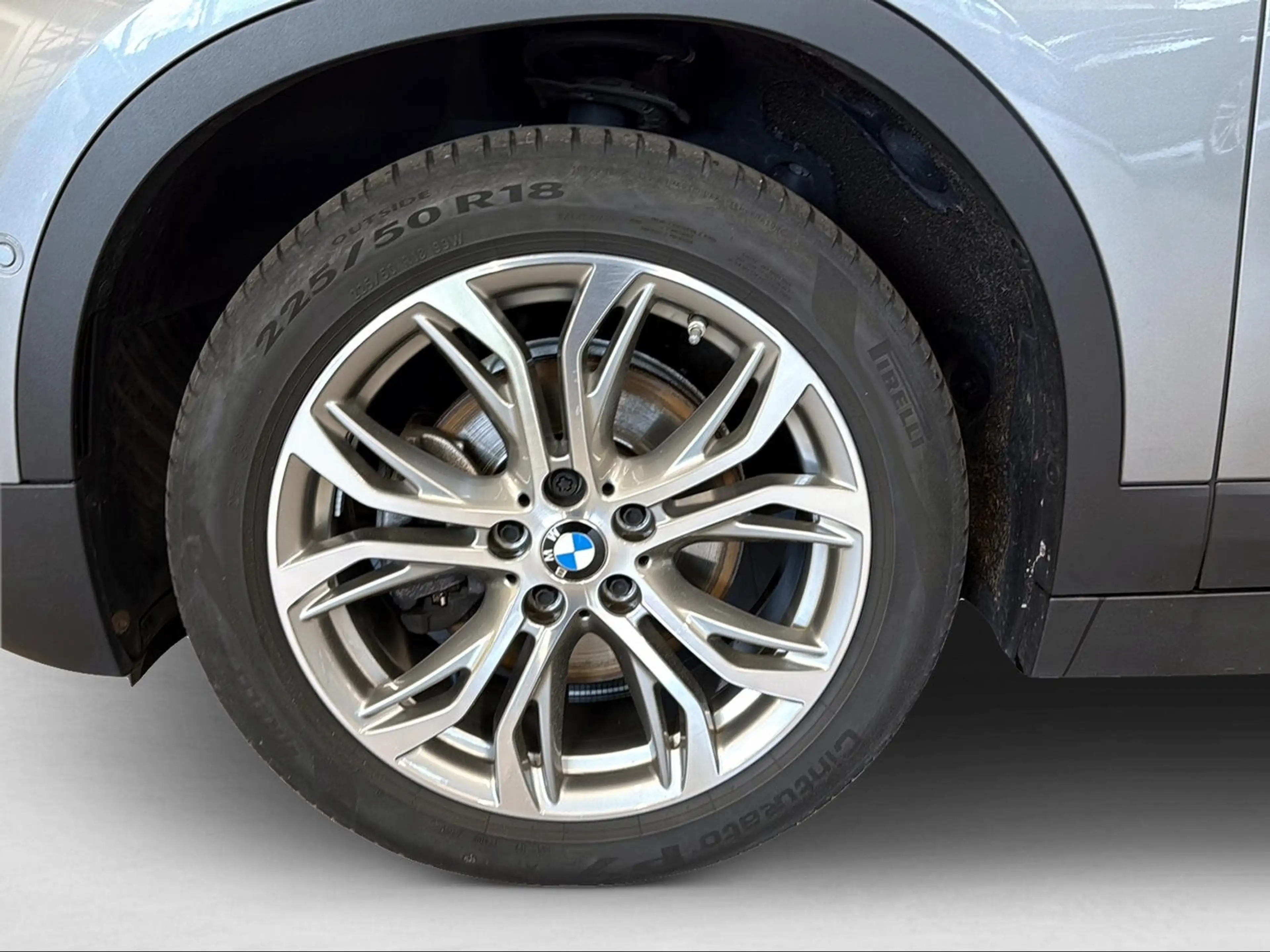 BMW X2 sDrive18d Advantage — photo 4