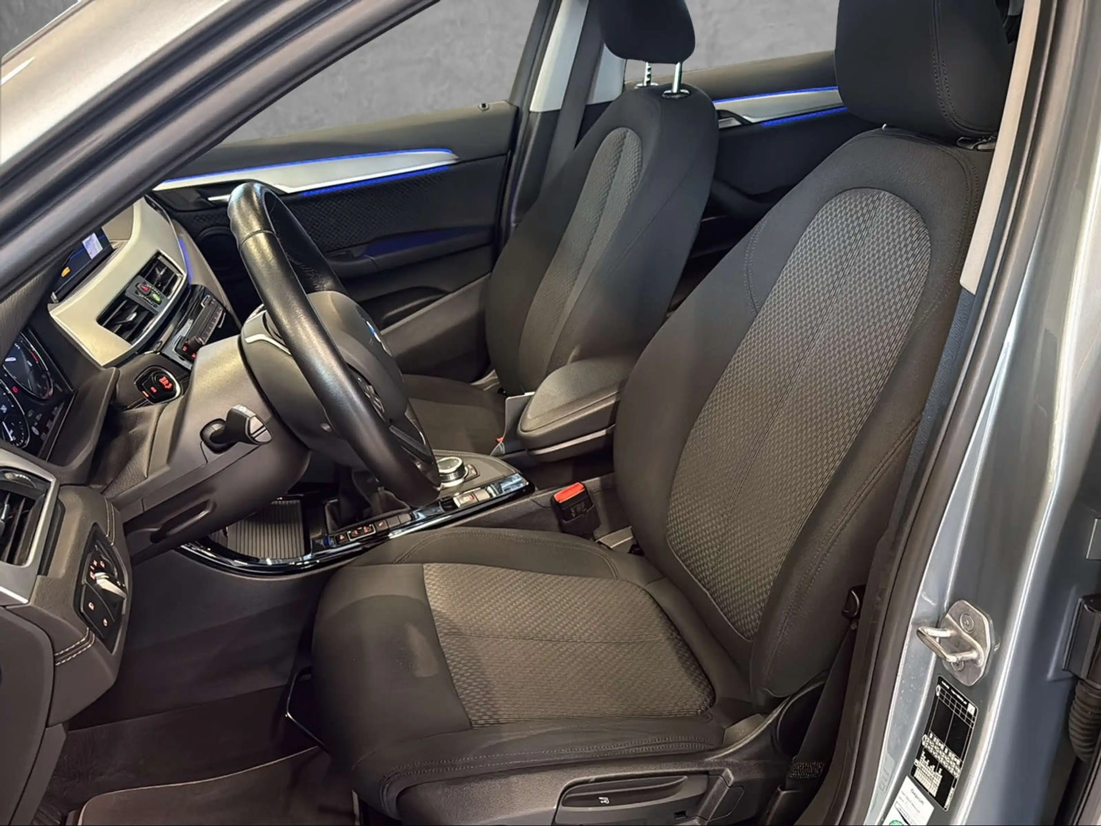 BMW X2 sDrive18d Advantage — photo 7