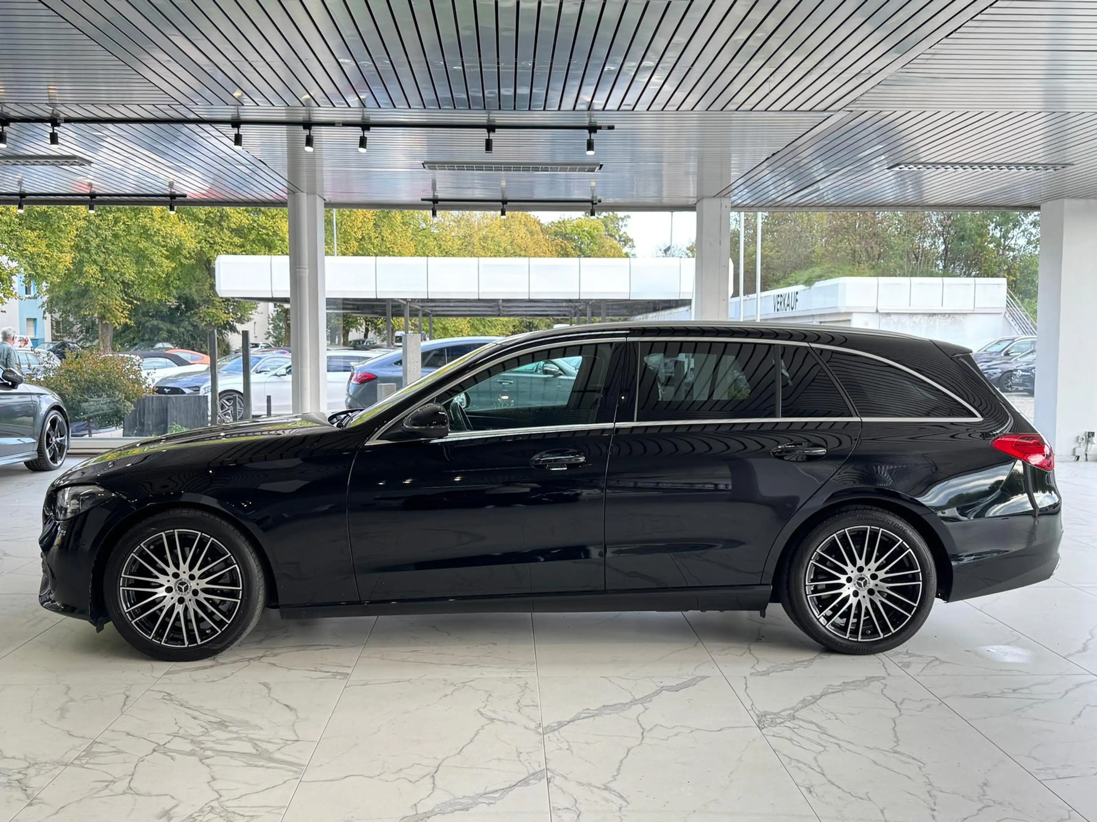 Mercedes-Benz C 220 d 4MATIC*AVANTGARDE*MBUX*KAM*AHK*DIGITAL-L — photo 3