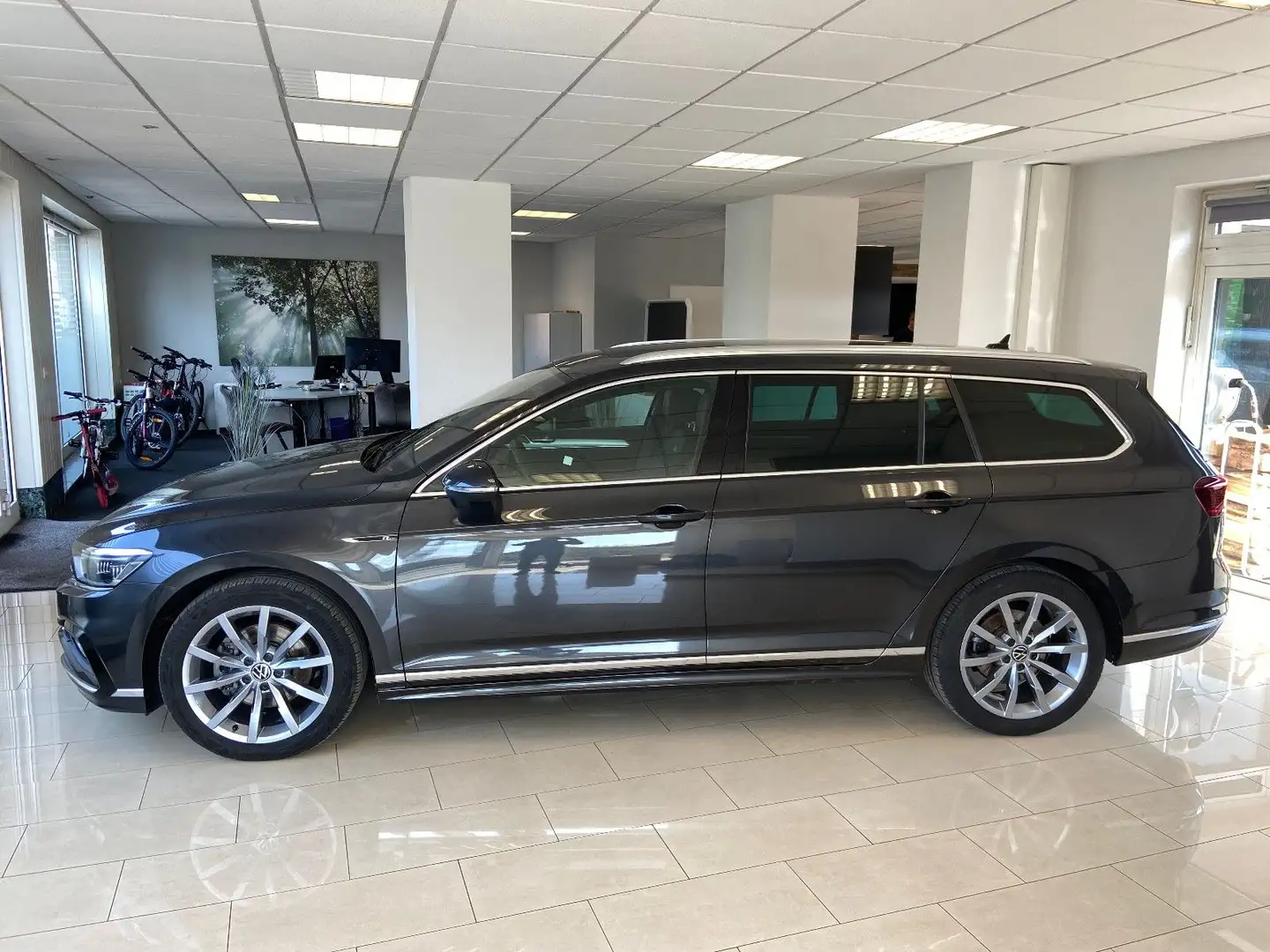 Volkswagen Passat Variant R-Line, Panorama,Navi, Leder..... Gris - 2