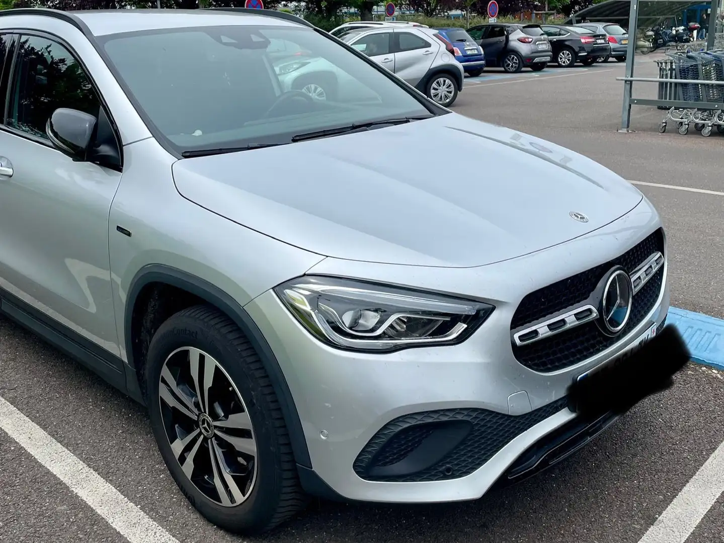 Mercedes-Benz GLA 250 GLA 250 e 8G-DCTProgressive Line Stříbrná - 1