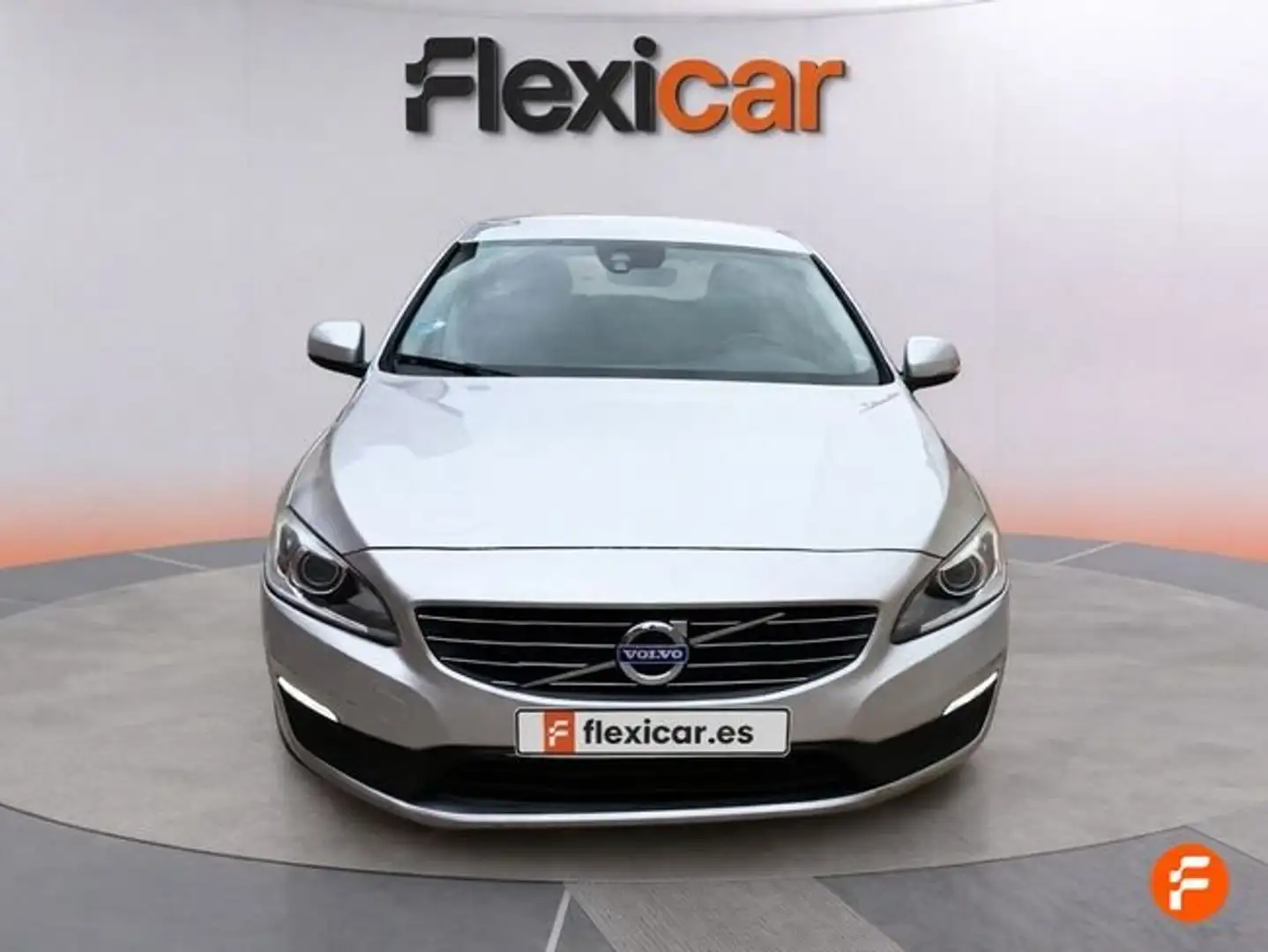 Volvo V60 T3 Kinetic Gris - 2