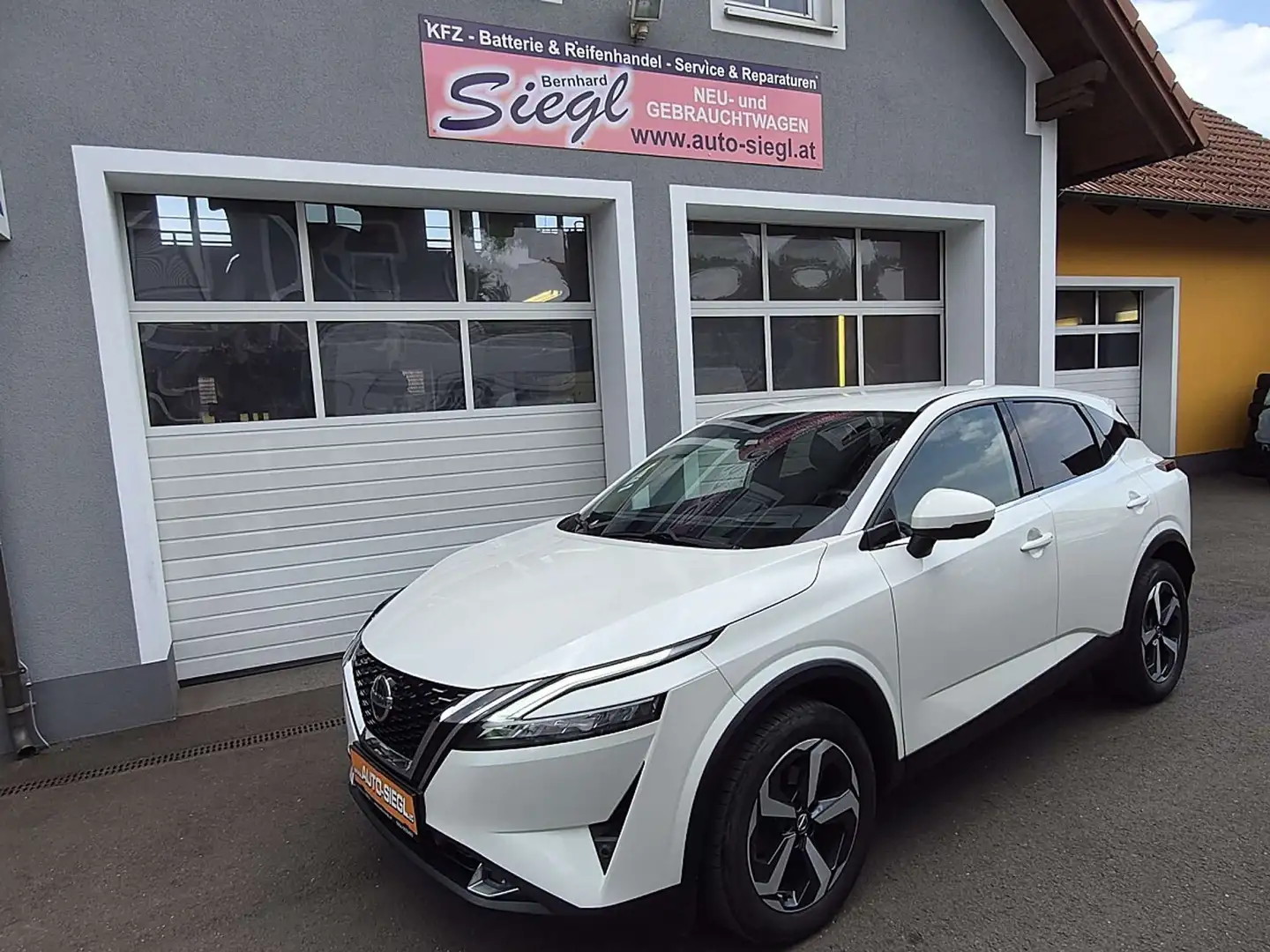 Nissan Qashqai 1,3 DIG-T MHEV Acenta Aut. Weiß - 1