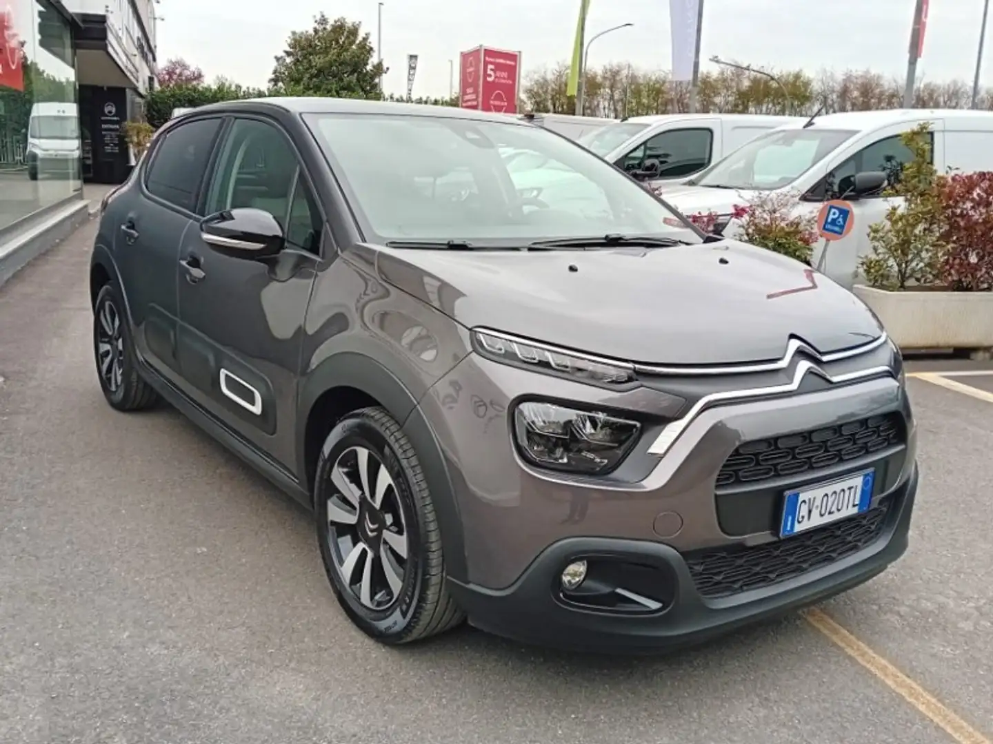 Citroen C3 PureTech 83 S&S Max Grau - 2