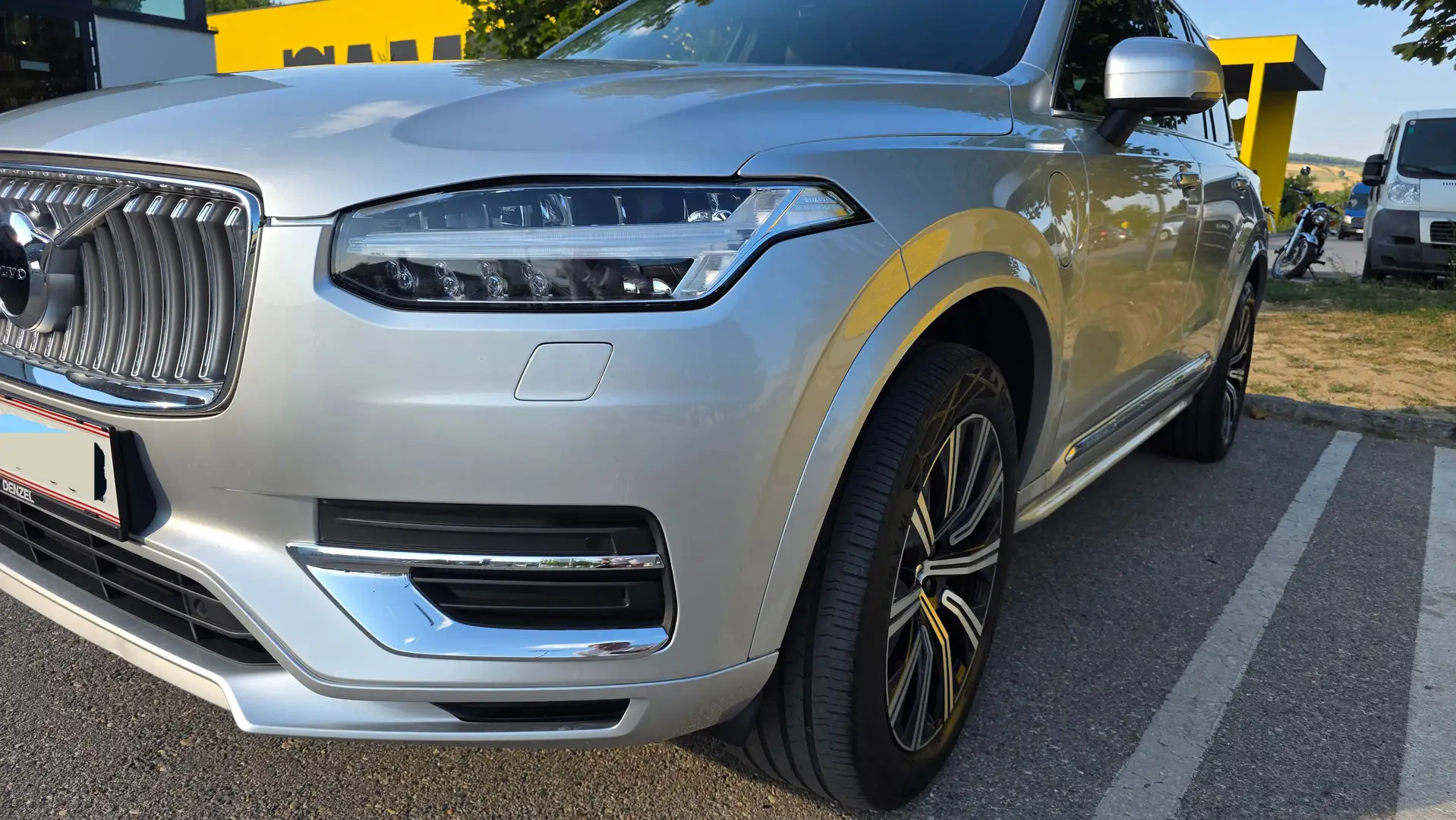 Volvo XC90 T8 AWD Plug-in Hybrid Inscription 7 Sitzer Silber - 1