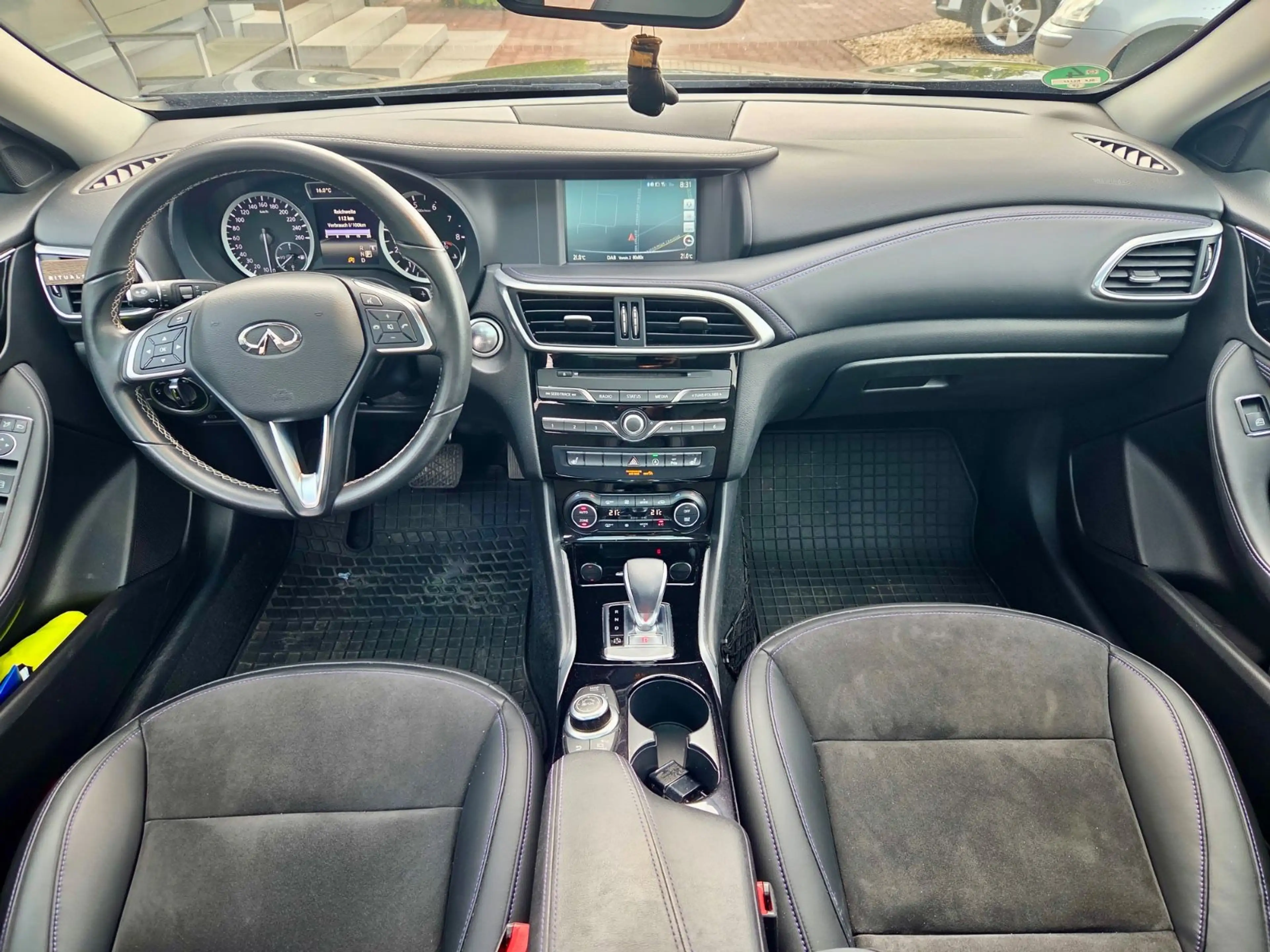 Infiniti Q30 1.6 LUXE/LED/Navi/Panorama/Sitzhz/Kamera — photo 13