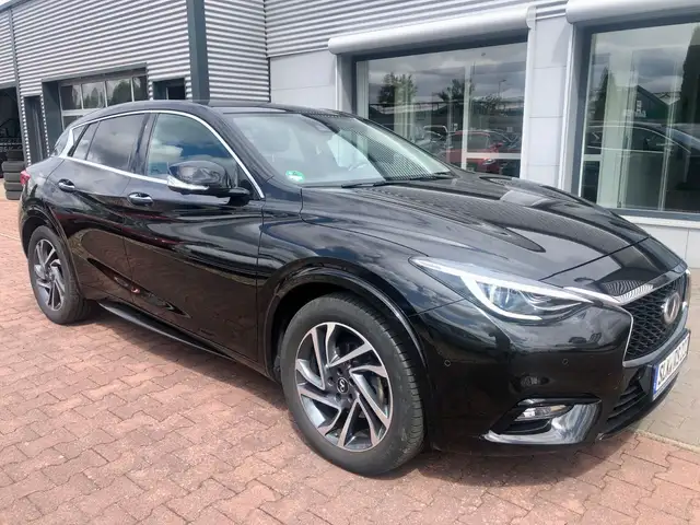 Infiniti Q30 1.6 LUXE/LED/Navi/Panorama/Sitzhz/Kamera