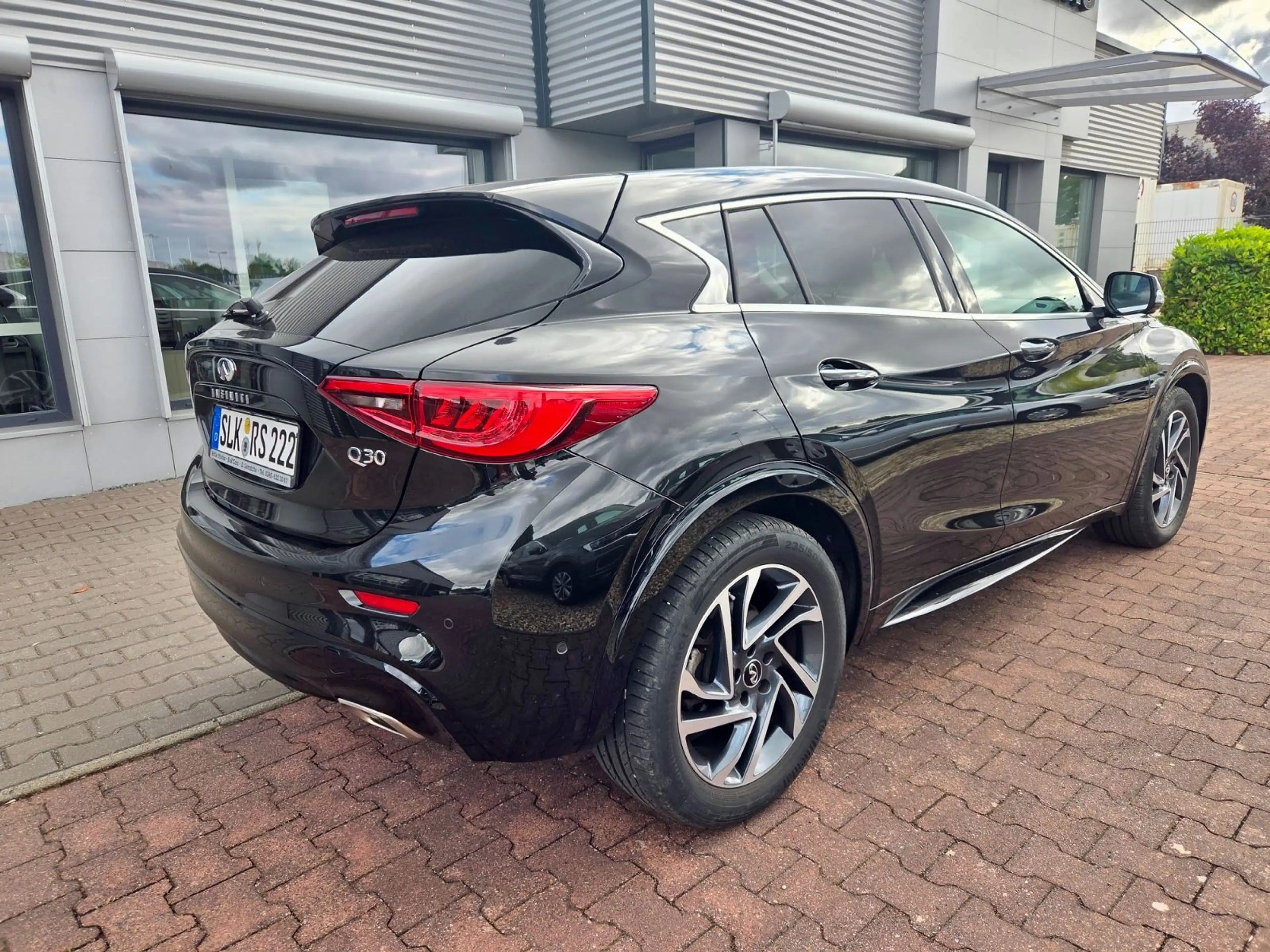 Infiniti Q30 1.6 LUXE/LED/Navi/Panorama/Sitzhz/Kamera — photo 2
