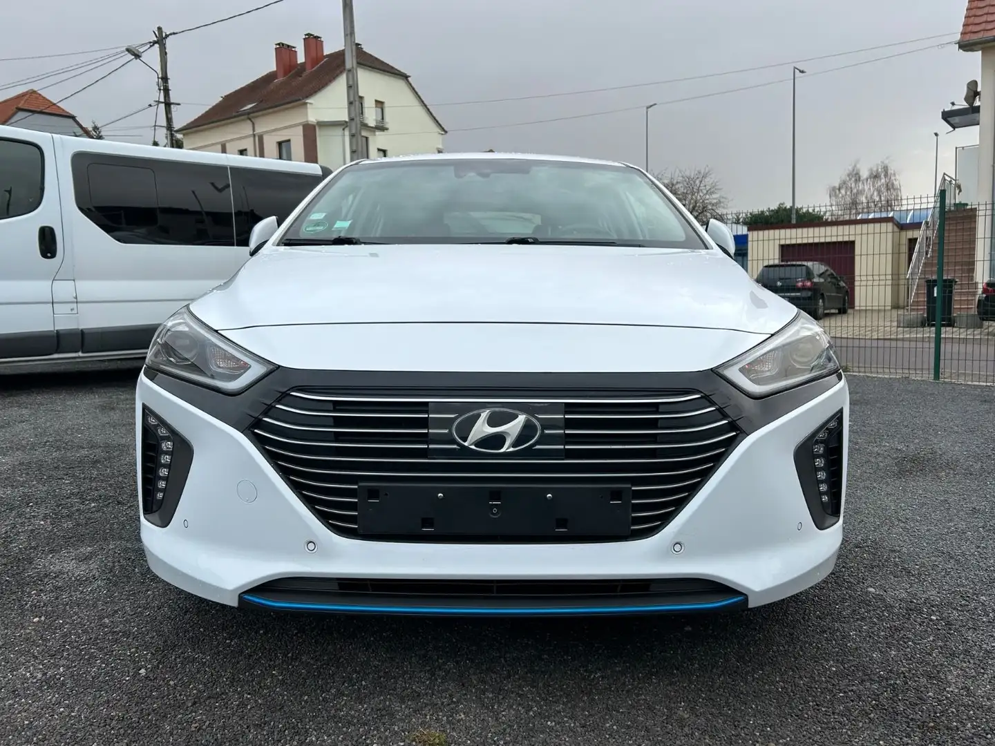 Hyundai IONIQ Premium Hybrid ACC + SITZLUFT + MEMORY Weiß - 2