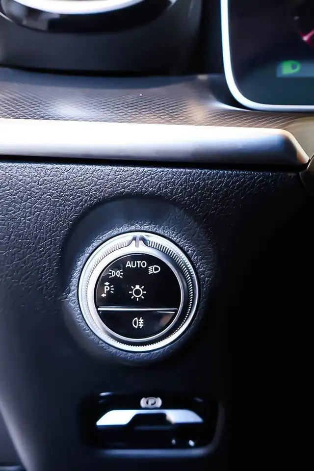 Mercedes-Benz C-Class снимка Mercedes-Benz C-Class