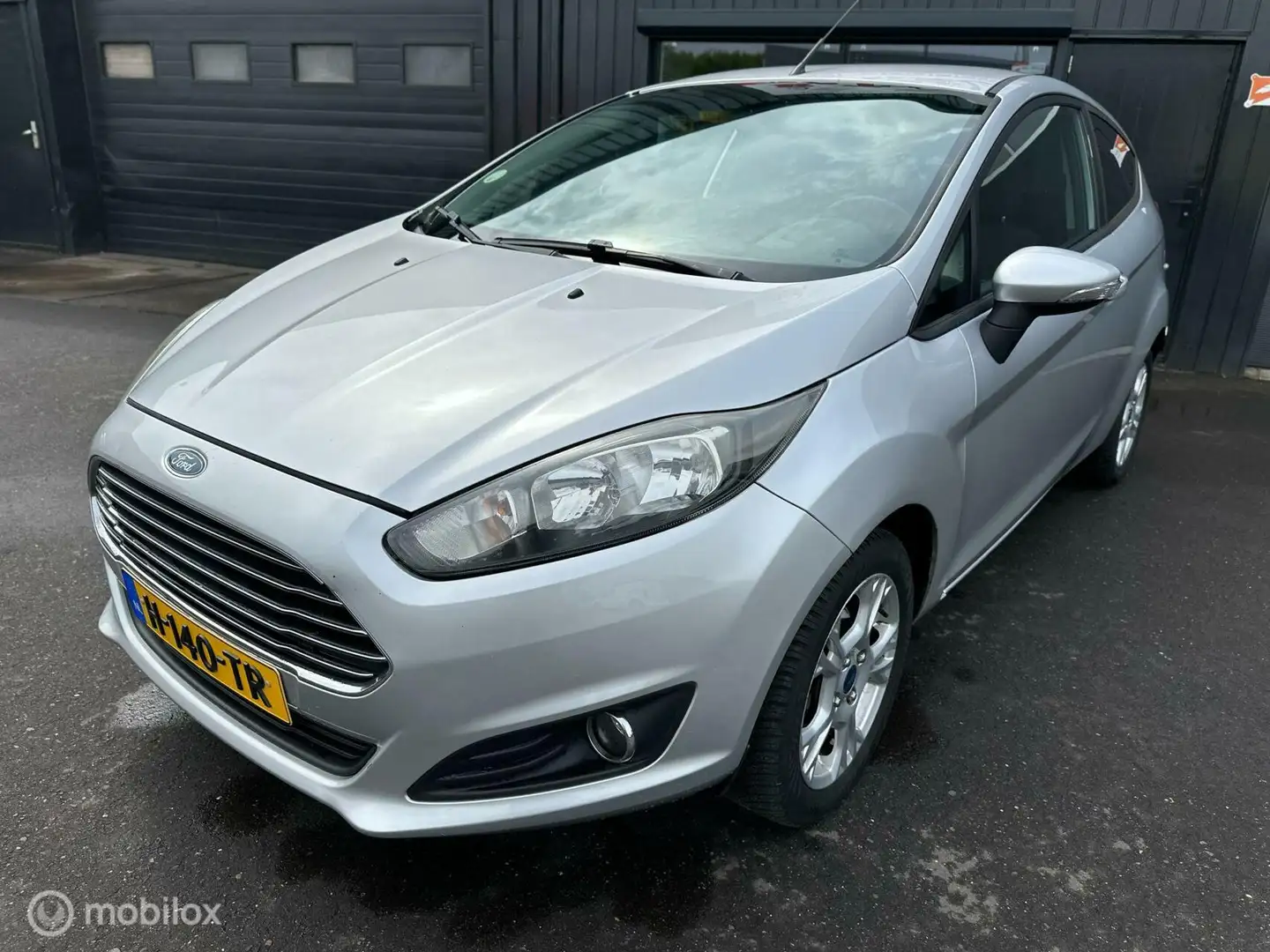 Ford Fiesta 1.5 TDCi Topstaat Gris - 2